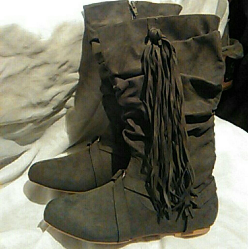 Sassy Side Fringe Tassel Suede Boots